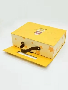 Custom Branded Pop-Up Apparel Boxes